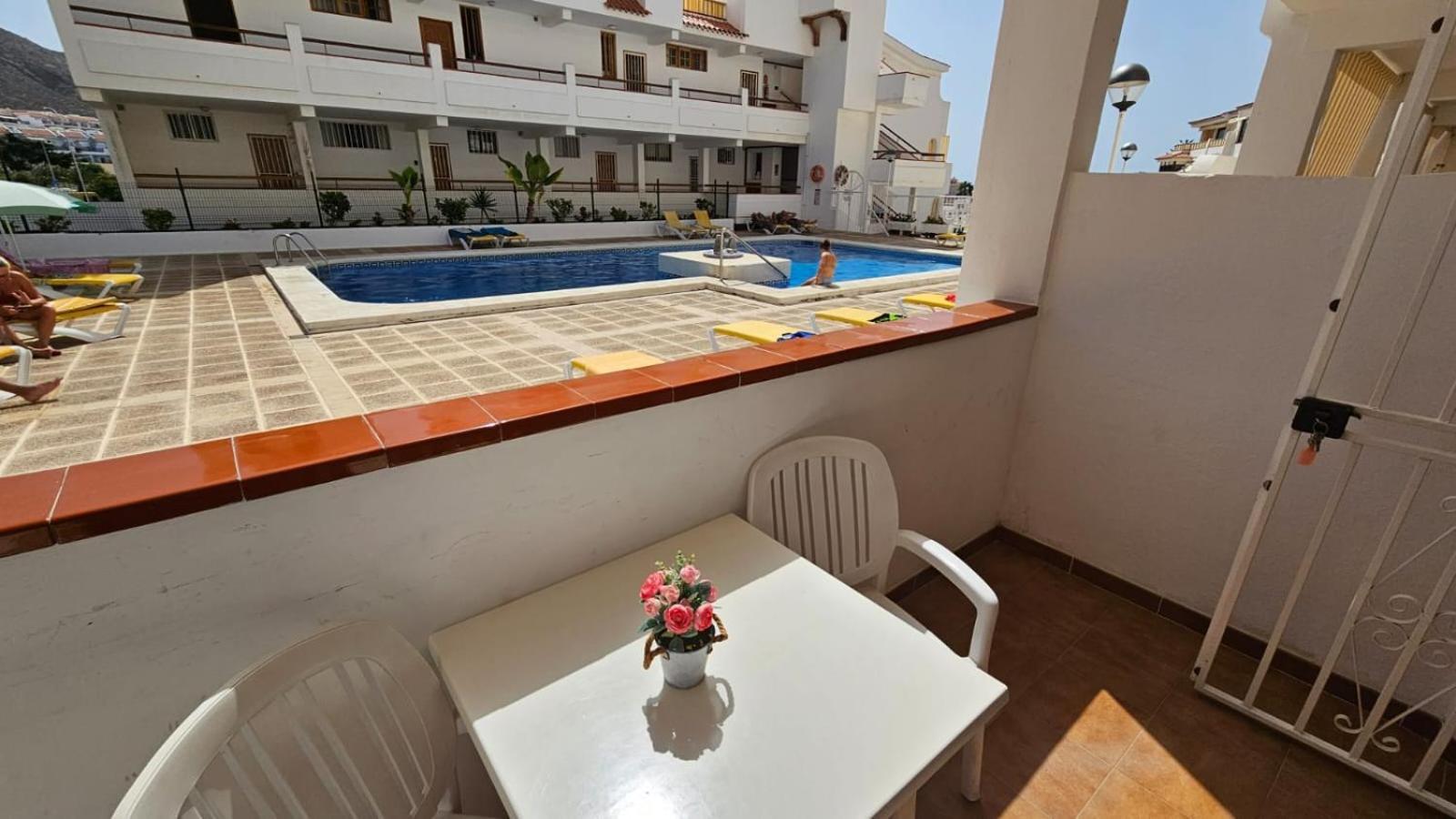 Апартаменты Parque Margarita, Terraza Vista Piscina Лос Кристианос Экстерьер фото