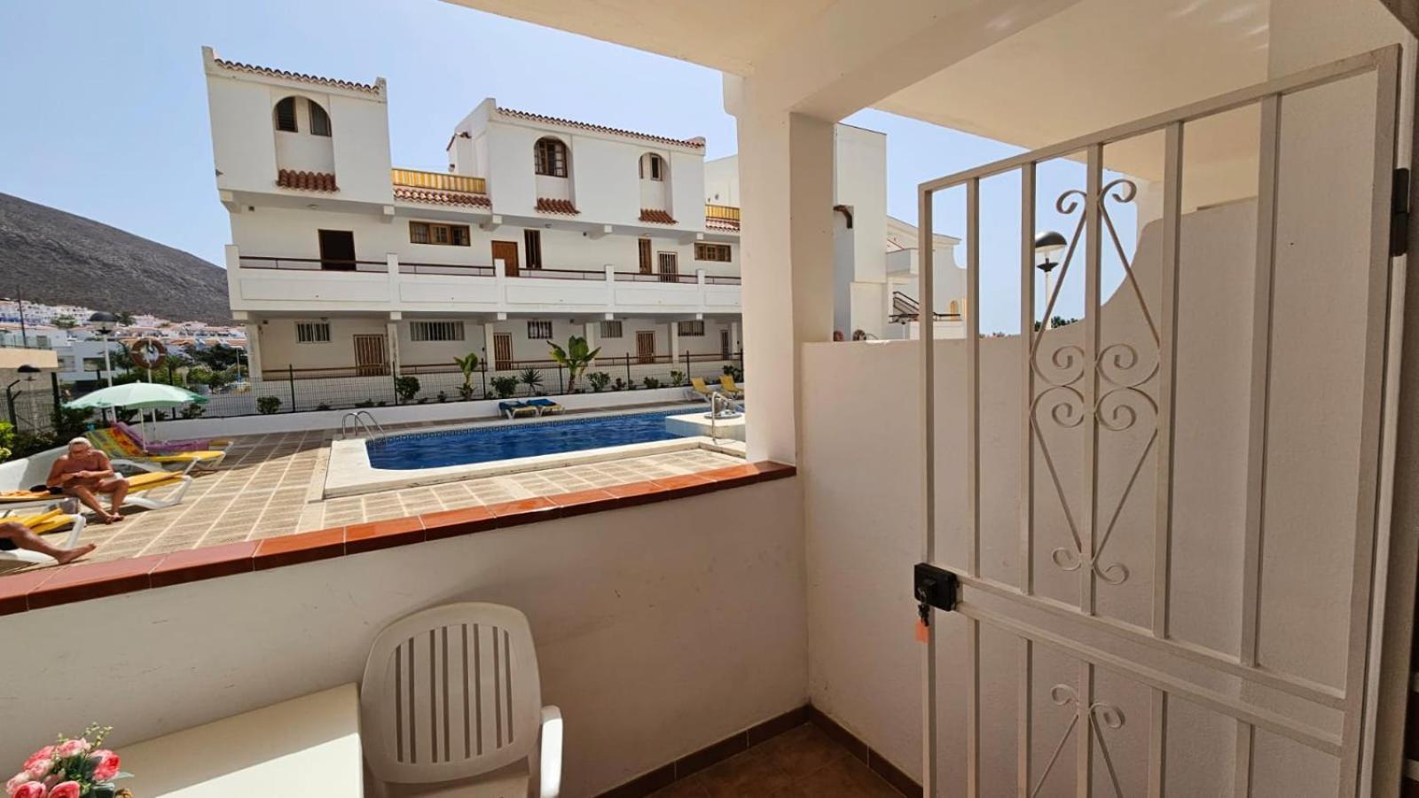 Апартаменты Parque Margarita, Terraza Vista Piscina Лос Кристианос Экстерьер фото