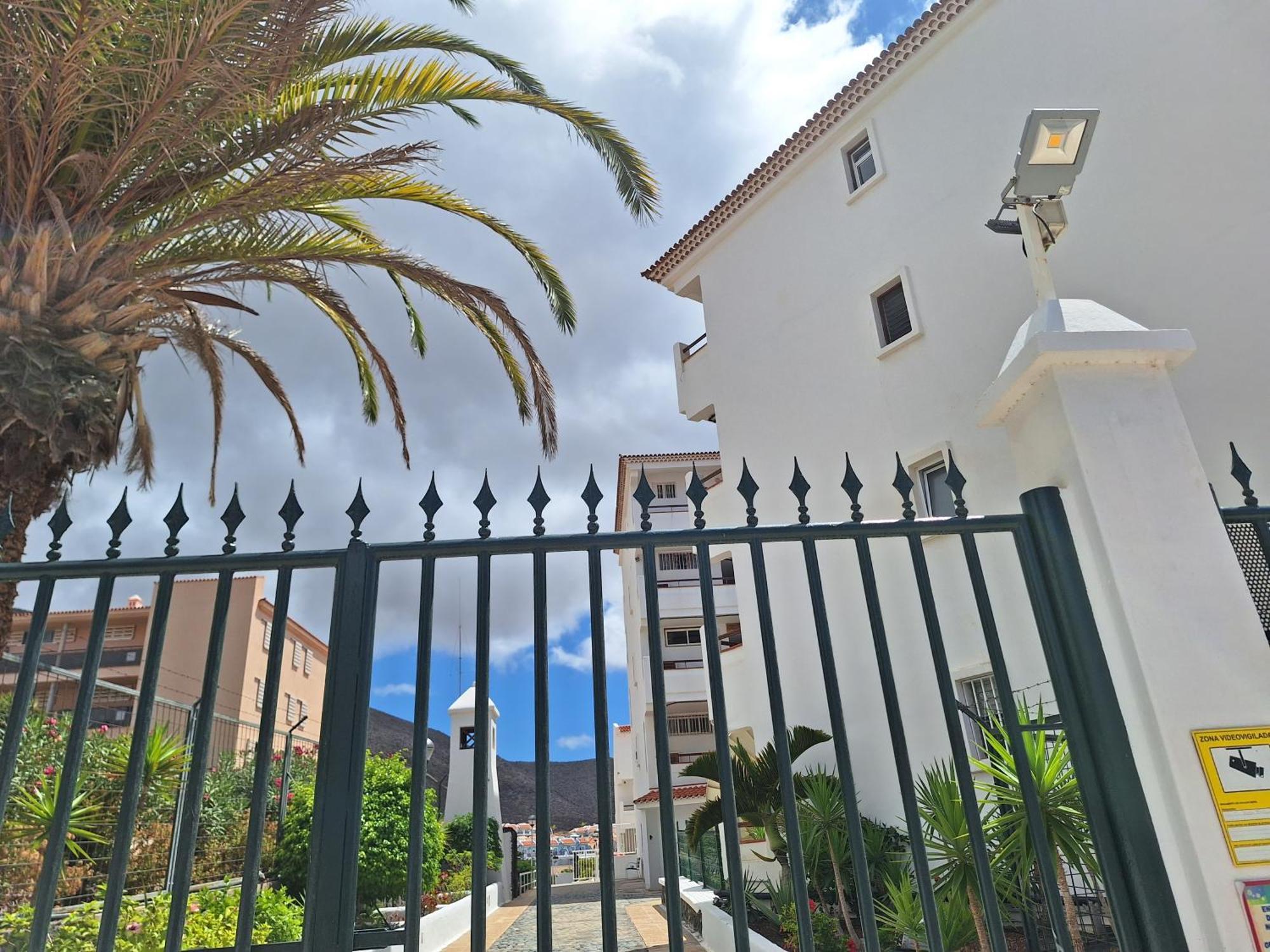 Апартаменты Parque Margarita, Terraza Vista Piscina Лос Кристианос Экстерьер фото
