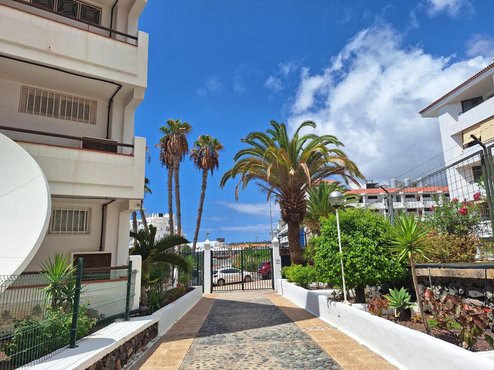 Апартаменты Parque Margarita, Terraza Vista Piscina Лос Кристианос Экстерьер фото